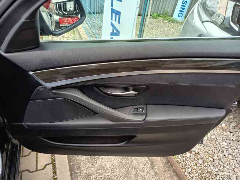 BMW 525d xDrive Limousine Webasto ČR  - foto 17