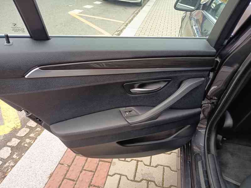 BMW 525d xDrive Limousine Webasto ČR  - foto 21