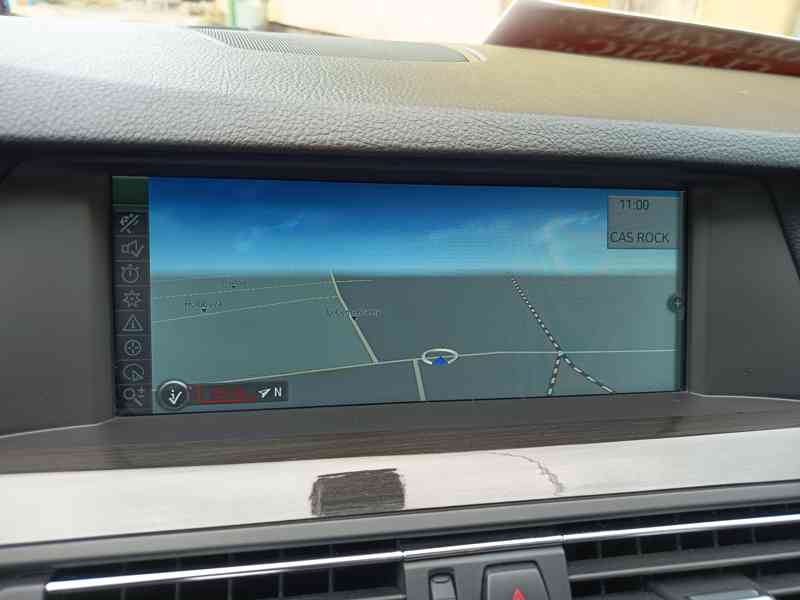 BMW 525d xDrive Limousine Webasto ČR  - foto 26