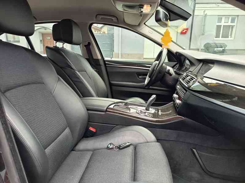 BMW 525d xDrive Limousine Webasto ČR  - foto 12