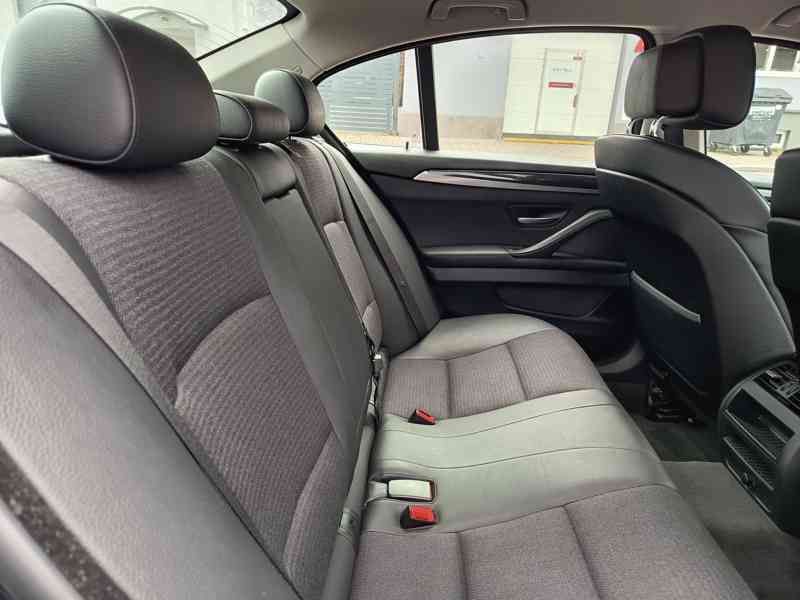 BMW 525d xDrive Limousine Webasto ČR  - foto 13