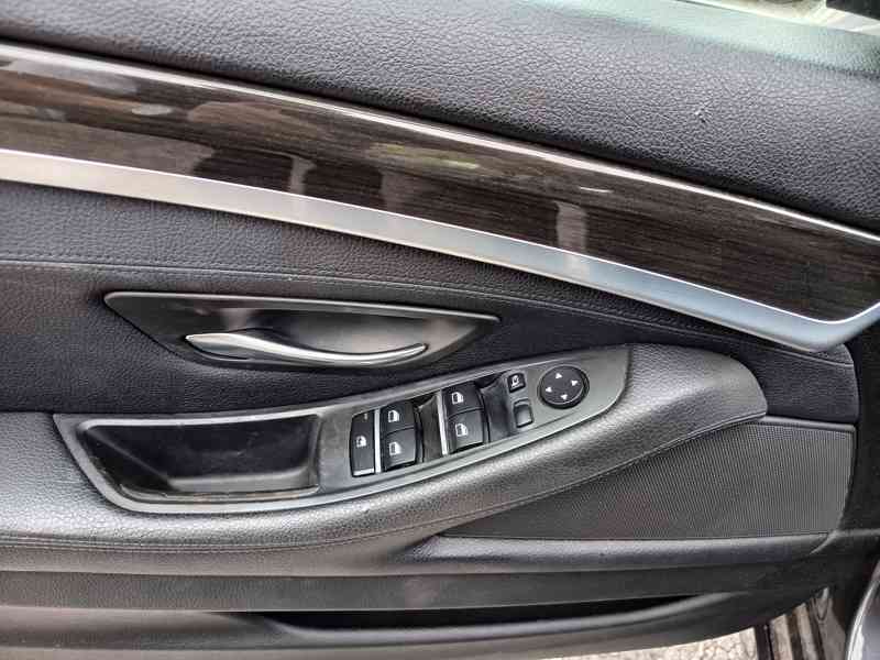 BMW 525d xDrive Limousine Webasto ČR - foto 24