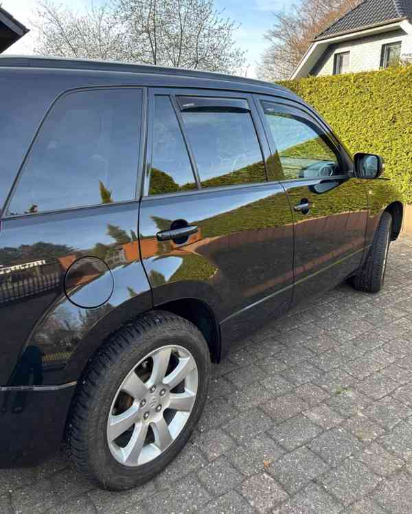 Suzuki Grand Vitara 3.2i V6 20 Jahre Aut. benzín 171kw - foto 7