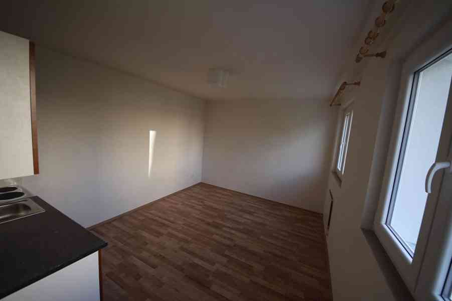 Pronájem bytu 1+kk 20 m² Dolnocholupická, Praha - Modřany - foto 2