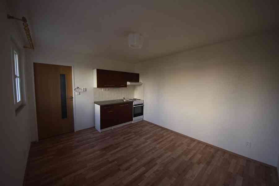 Pronájem bytu 1+kk 20 m² Dolnocholupická, Praha - Modřany - foto 3