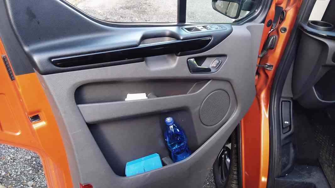 FORD Tourneo Custom SPORT 2,0Eco Blue ČR 1.majitel 8-míst L2 - foto 11