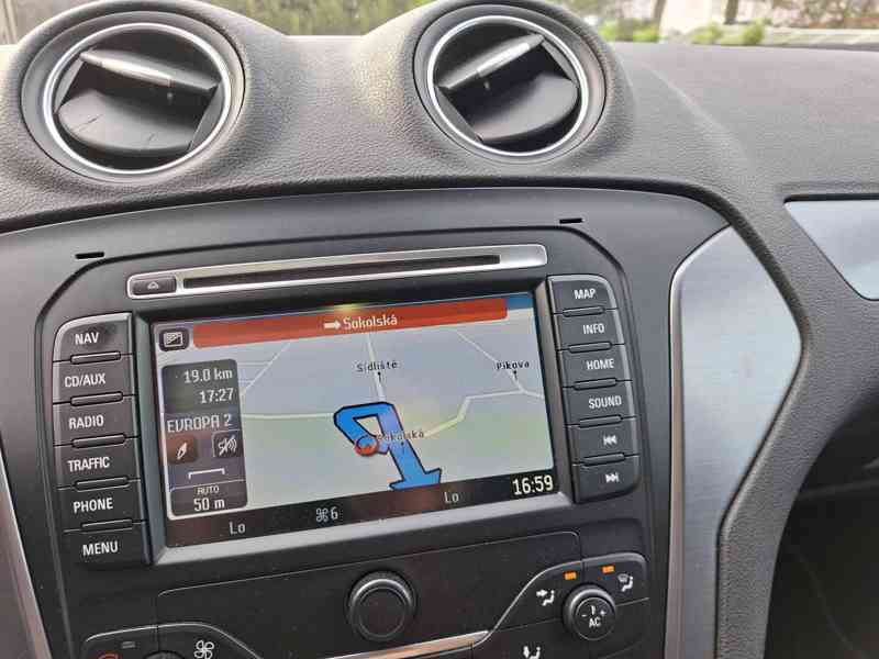 Ford mondeo mk4Titanium,combi,alu, výhřev,navi - foto 12