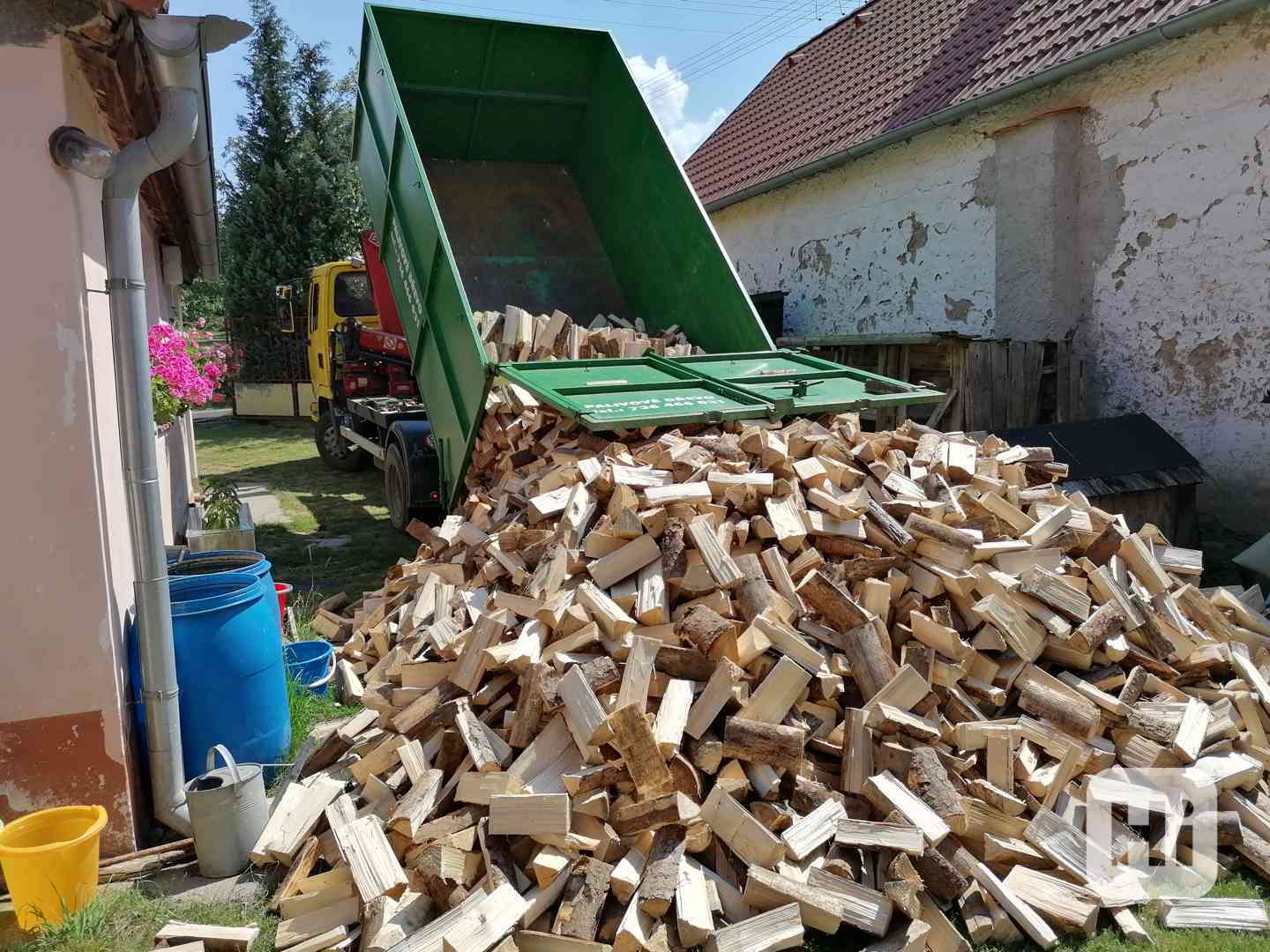 Palivové dřevo měkké (SUCHÉ) - tvrdé naštípané - foto 1