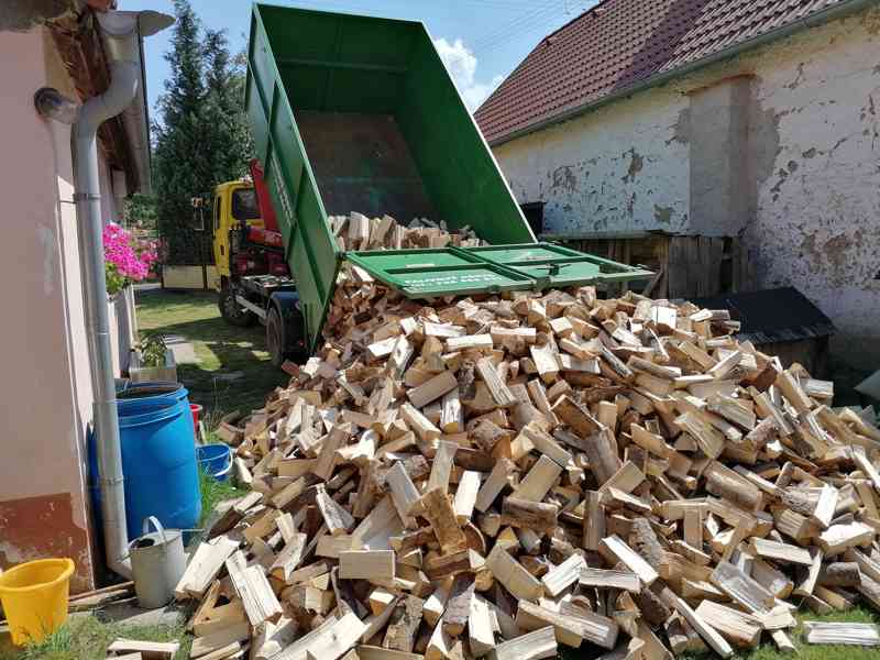 Palivové dřevo měkké (SUCHÉ) - tvrdé naštípané