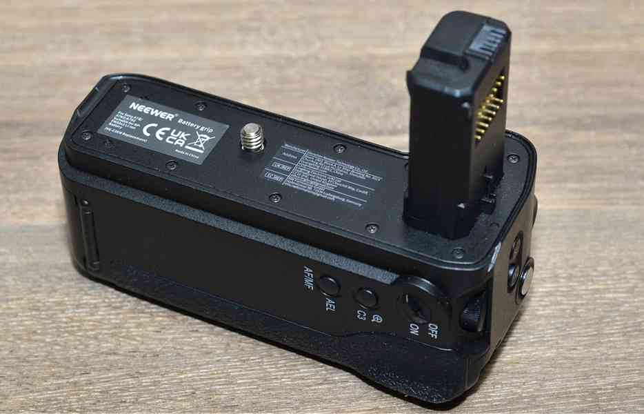NEEWER NW-A7II  grip pro Sony A7II, A7SII, A7RII* - foto 5