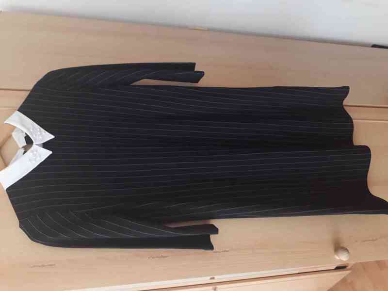 Tmavé šaty s límečkem Orsay - foto 4