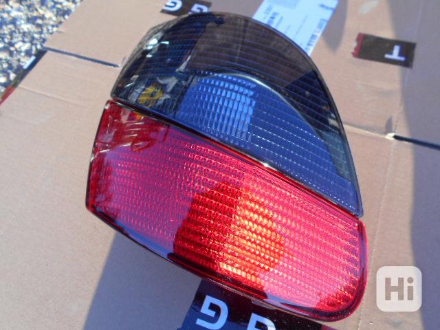 Zadné ľavé svetlo na Peugeot 406 Kombi - foto 1