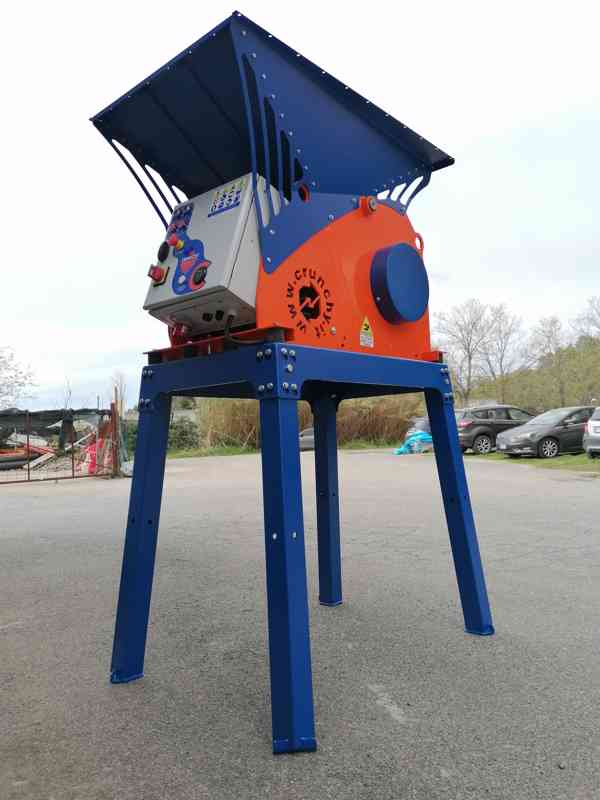 CRUNCHY PLUS čelisťový drtič, vstup 410*235 mm,  650 kg