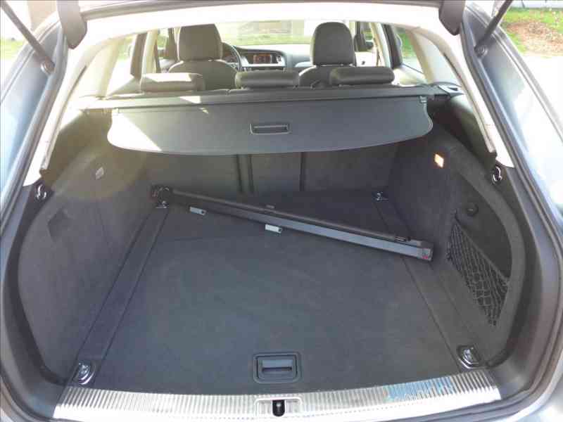 Audi A4 2,0 TDI QUATTRO, 1.MAJITEL - foto 8