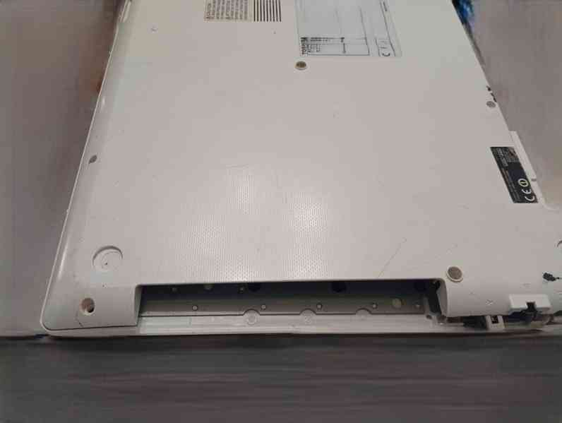Toshiba Satellite L50 B 256 - Notebooky - foto 3