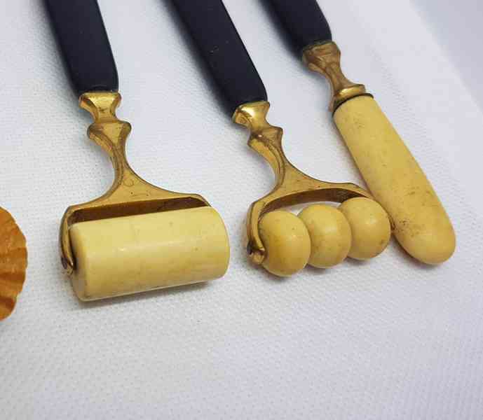 Soubor historických masážních válečku (5ks) - foto 2