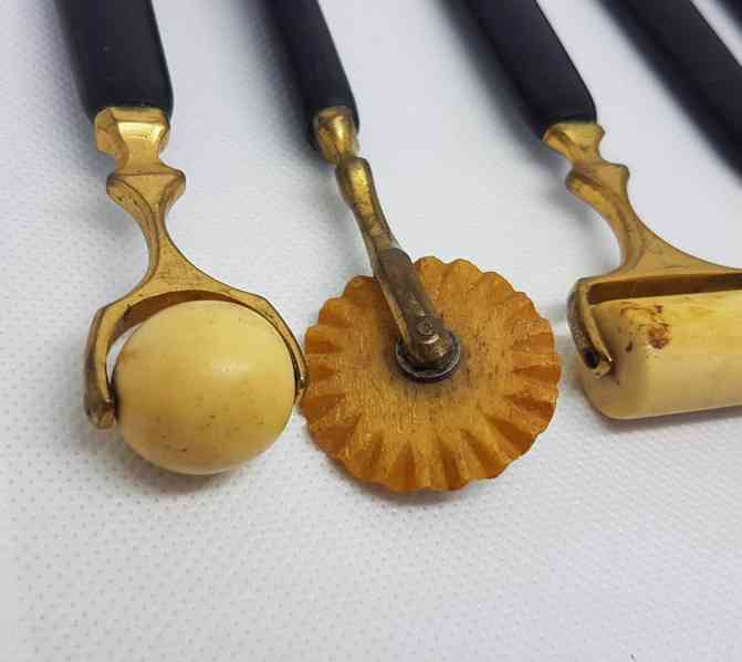 Soubor historických masážních válečku (5ks) - foto 3