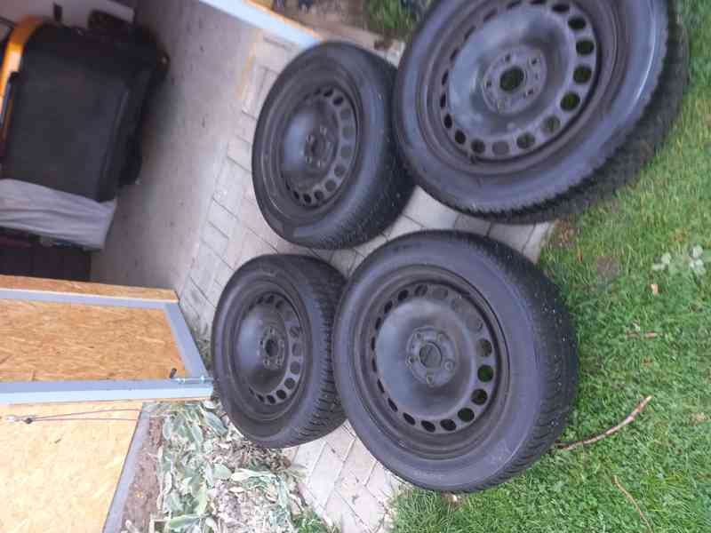 Prodám zimní pneumatiky s disky - foto 2