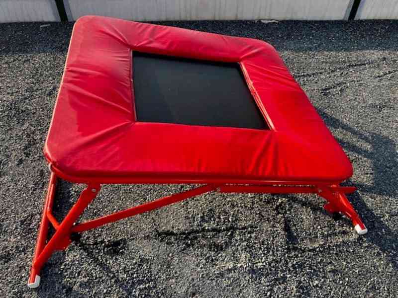 Gymnastická trampolína s možností změny sklonu - foto 3