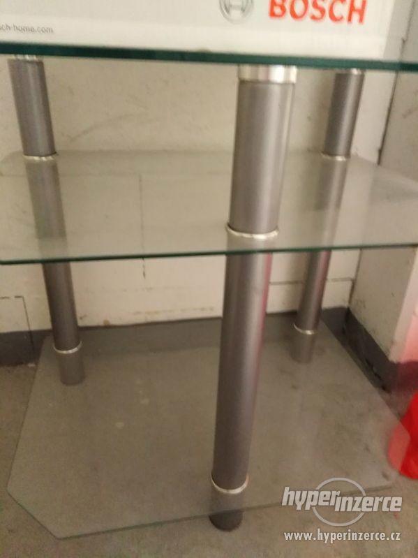 Skleněný stůl se třemi patry - foto 1