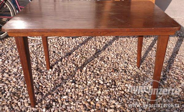 Dřevěný jídelní stůl - foto 1