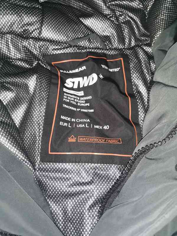 Nové zimní bundy Pull&Bear vel. M a L jsou vodeodolne  a tep - foto 2