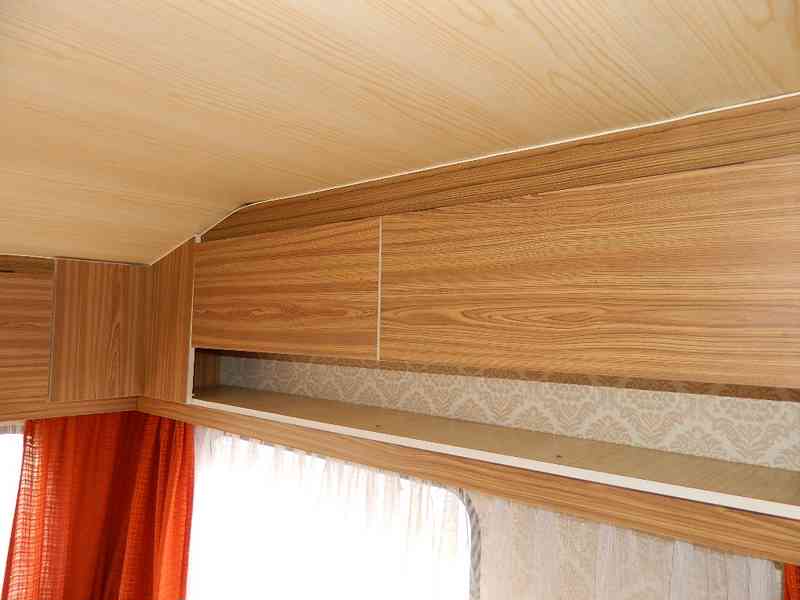 Dvouosý karavan Burstner - foto 12