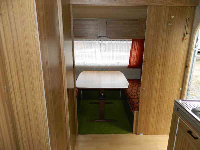 Dvouosý karavan Burstner - foto 8