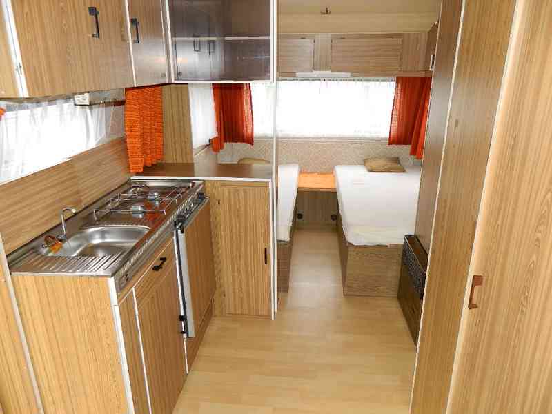 Dvouosý karavan Burstner - foto 14