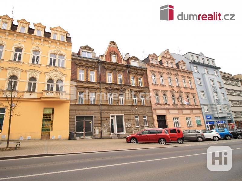 Prostorný byt 2+1 v cihlovém domě v Karlových Varech po rekonstrukci - foto 15