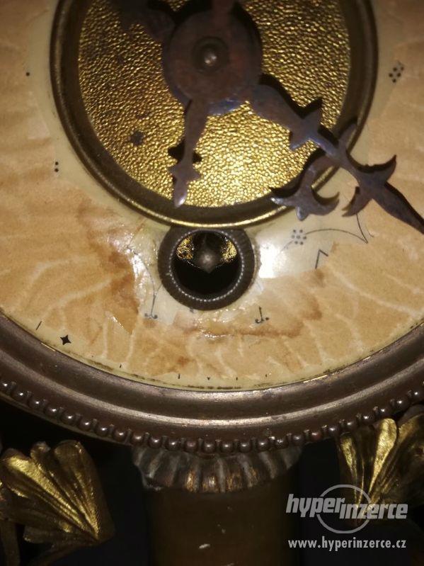 Kovovo - mramorové hodiny na klíček - nádherné - foto 7