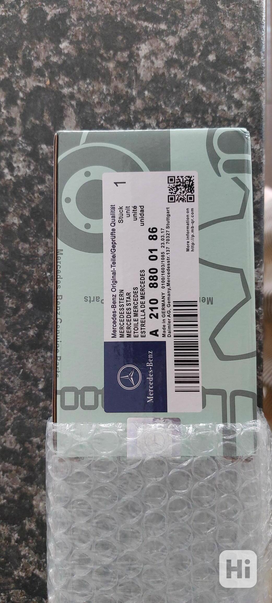 Emblém na přední kapotu Mercedes C - foto 1