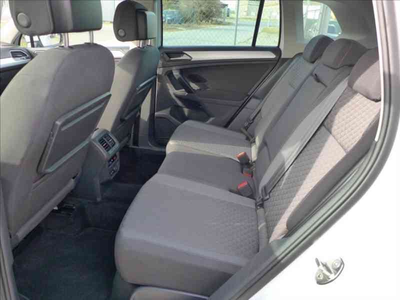 Volkswagen Tiguan 2,0 TDi 110KW NAVI APP 1.MAJ - foto 6