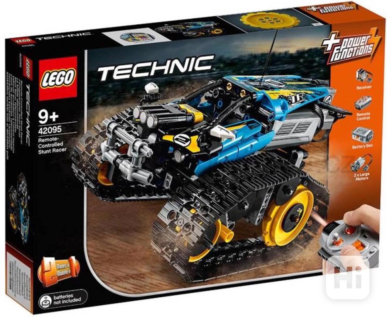 LEGO Technic 42095 Kaskadérské závodní auto na dálkové ovlád - foto 1