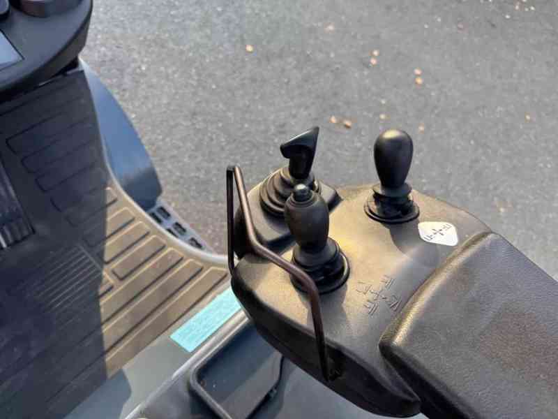 Vysokozdvižný vozík LPG Toyota Tonero 18 - foto 10
