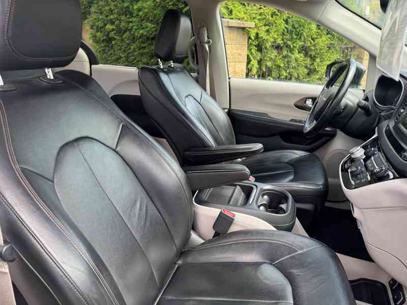 Chrysler Pacifica 3,6 L V6 Tour L 2017 - foto 11