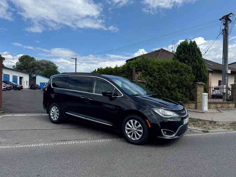 Chrysler Pacifica 3,6 L V6 Tour L 2017 - foto 1