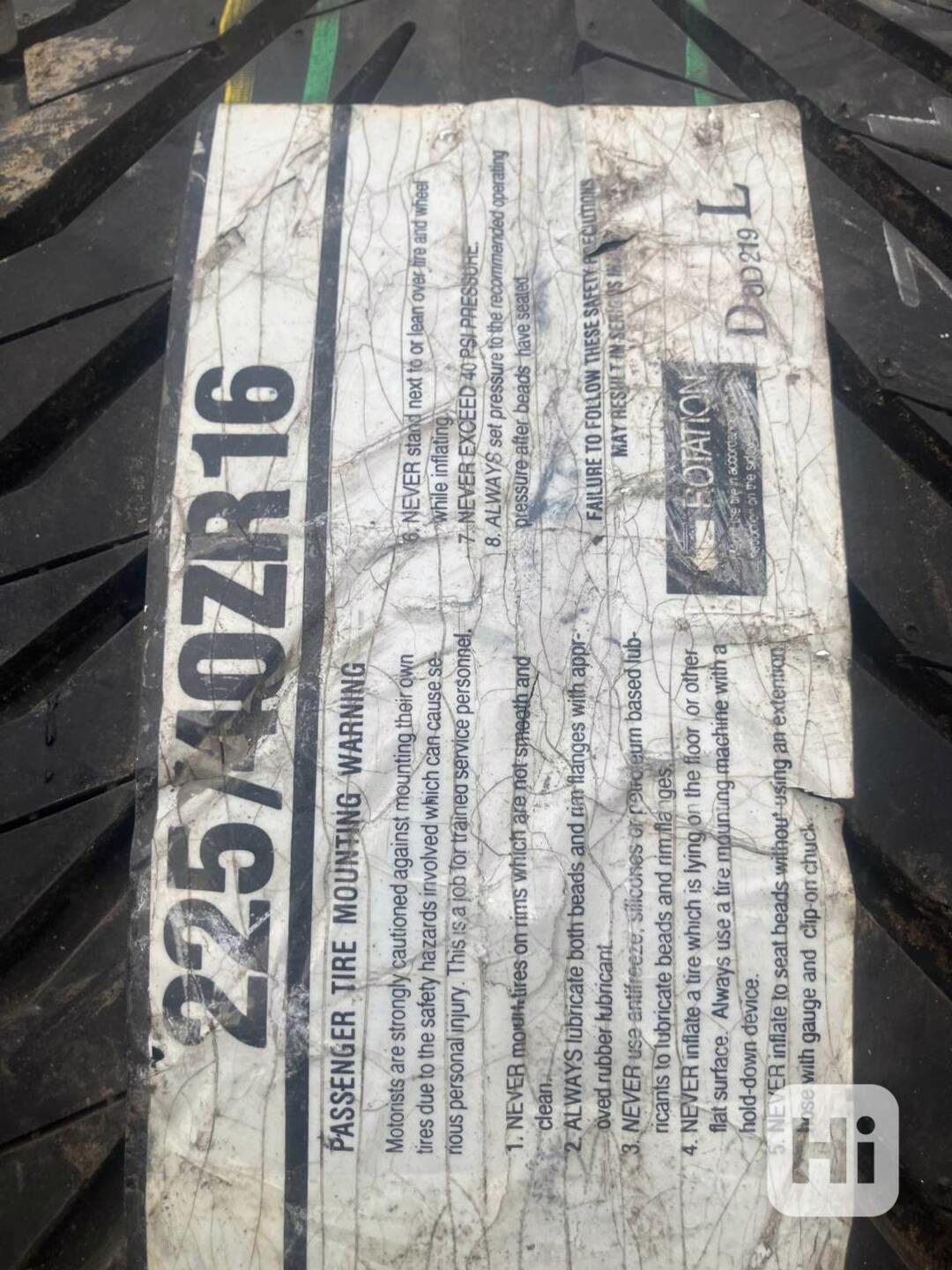 KUMHO ECSTA 225/40 ZR16 2KS UPLNE NOVE - foto 1