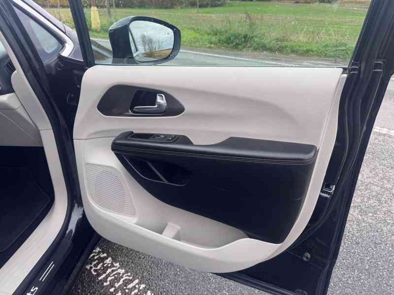  Chrysler Pacifica 3,6 Pentastar RU Touring L Kůže 2019 - foto 11