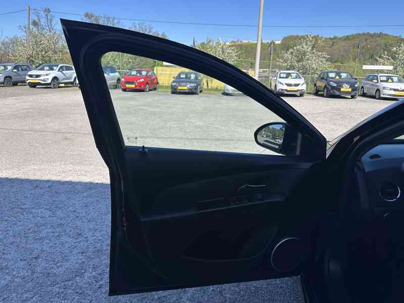 Chevrolet Cruze 2.0 VCDi/1MAJ/ČR/91tisKM/120kW - foto 11
