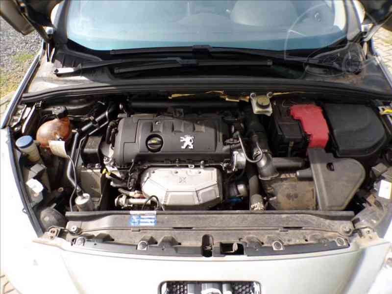 Peugeot 308 1,6 i SPORT - foto 13