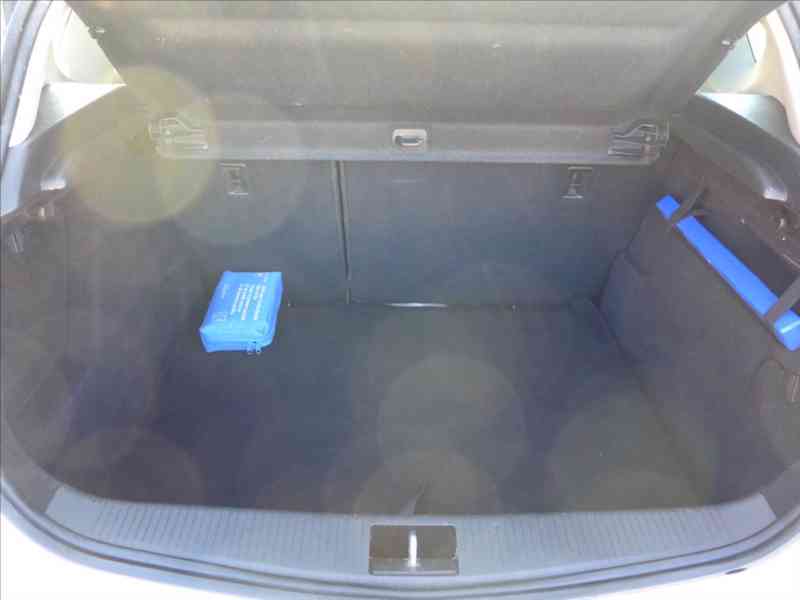 Opel Astra 1,6 CDTI COSMO, KLIMA, 1.MAJ - foto 8