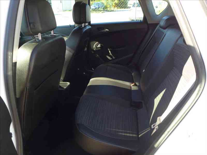 Opel Astra 1,6 CDTI COSMO, KLIMA, 1.MAJ - foto 6