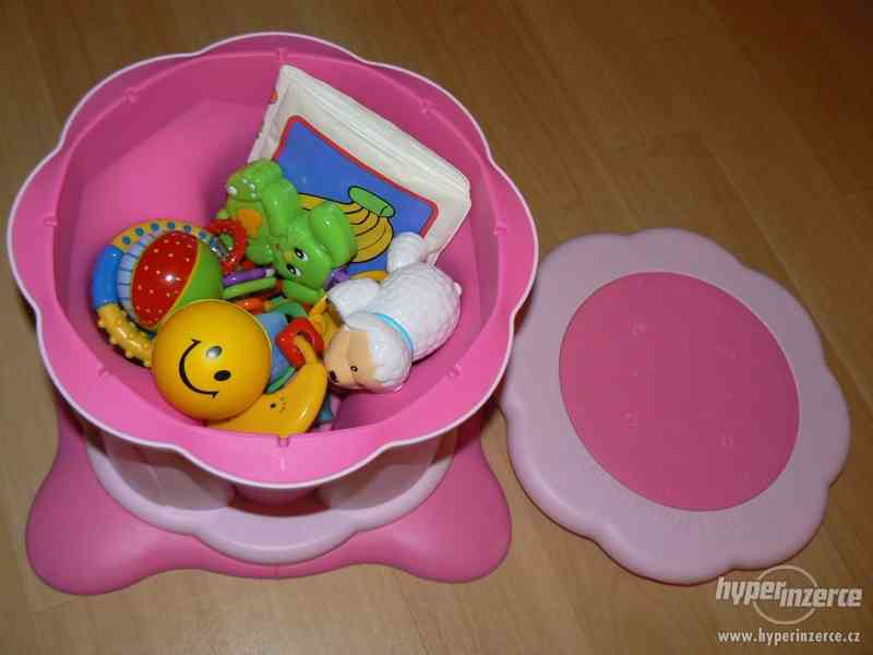 Koupací kyblík Tummy Tub a TUMMY TUB Podstavec 3v1 ke kyblík - foto 4