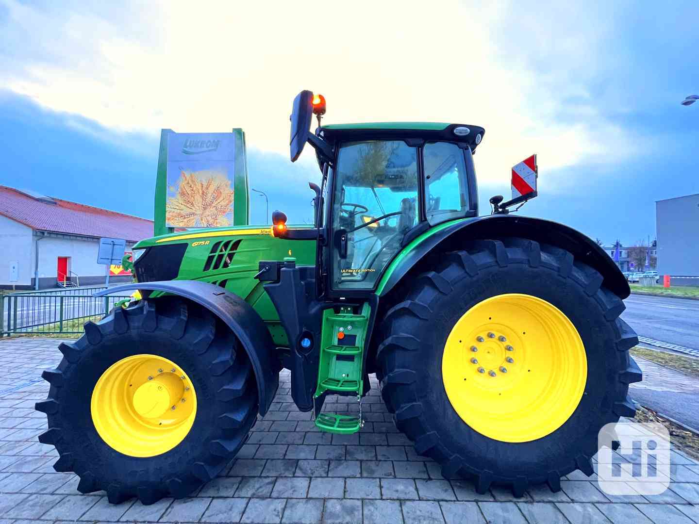 Traktor John Deere 6175R  - foto 1