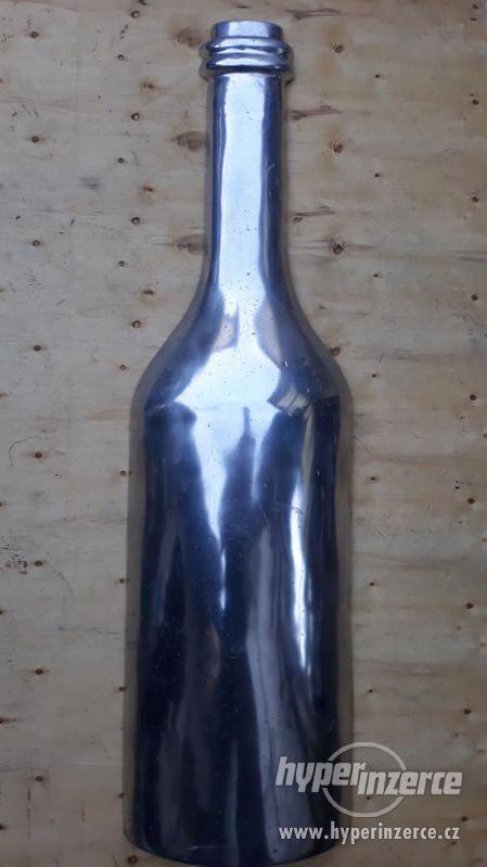 Dekorace velká lahev, hlazený hliník, řez 91x26cm.