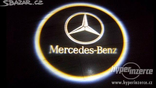 NOVE LEd osvětlení dveří se znakem Mercedes Benz