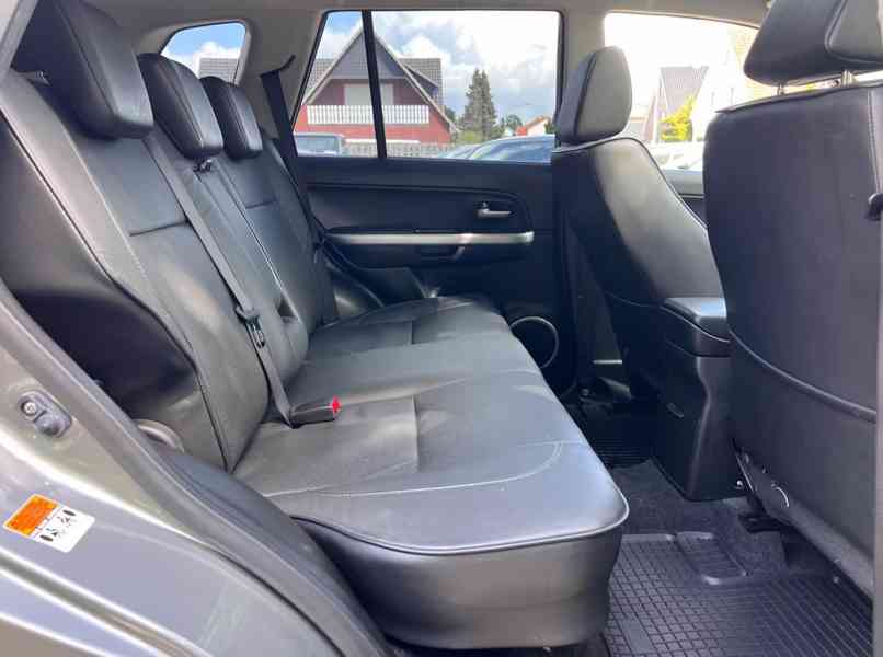 Suzuki Grand Vitara 2.0i Comfort+ benzín 103kw - foto 21