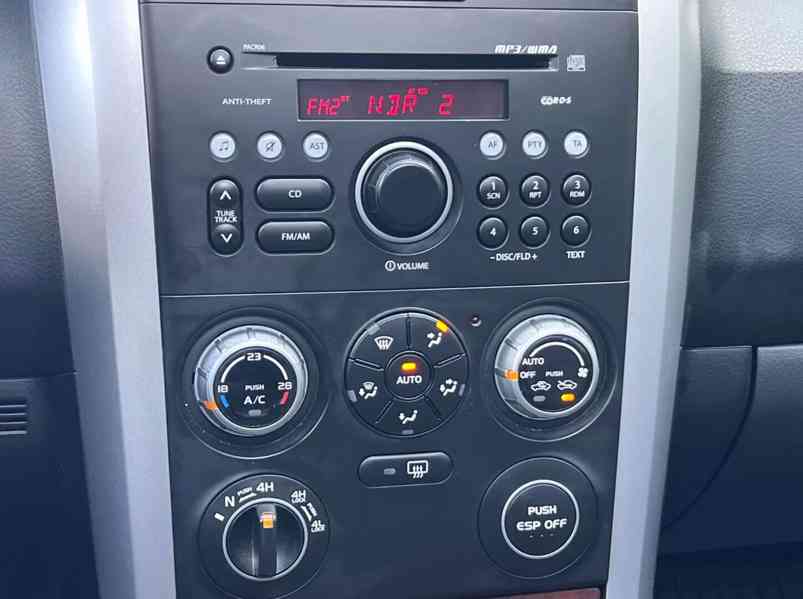 Suzuki Grand Vitara 2.0i Comfort+ benzín 103kw - foto 24