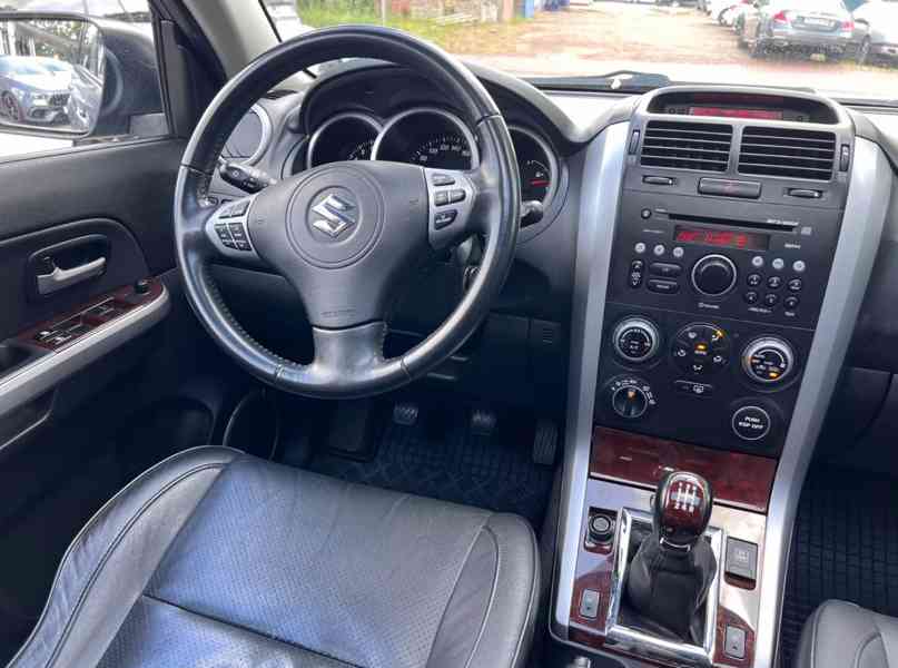 Suzuki Grand Vitara 2.0i Comfort+ benzín 103kw - foto 14